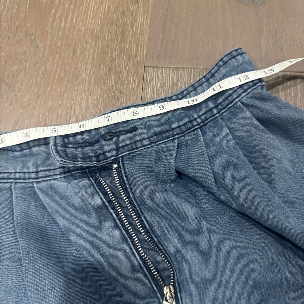 Blue Jeans - Picture 3 of 7